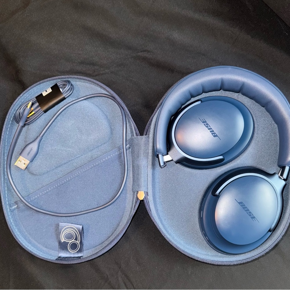 Bose Over-Ear Wireless Headphones in Blue